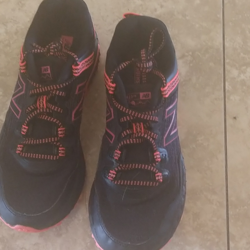 Cute Black and pink tennis shoes